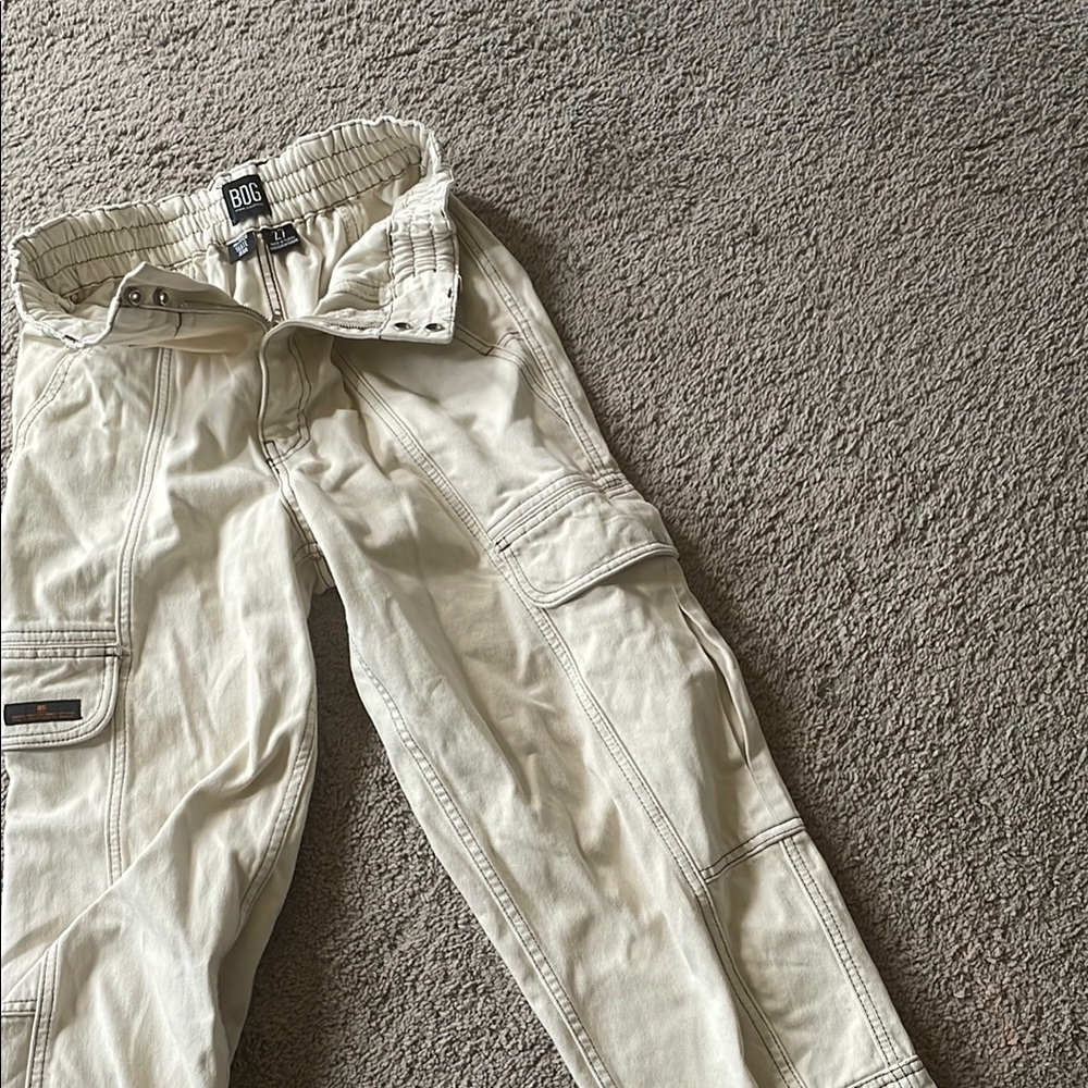 Women’s cream cargo pants from Urban Outfitters - Picture 4 of 6